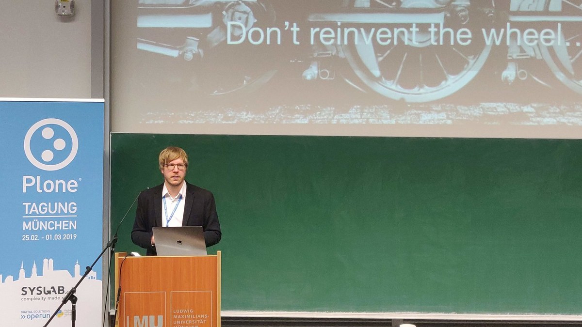 Timo Stollenwerk presenting at Plone Tagung